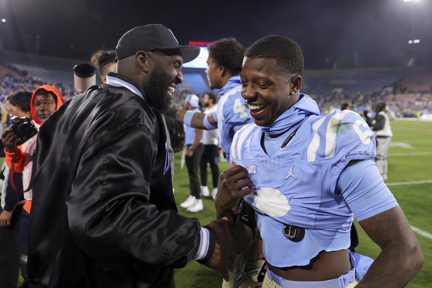 Garbers, Schwesinger lead UCLA past Iowa 20-17 for Bruins' 3rd straight win | iNFOnews.ca Garbers, Schwesinger lead UCLA past Iowa 20-17 for Bruins' 3rd straight win | iNFOnews.ca