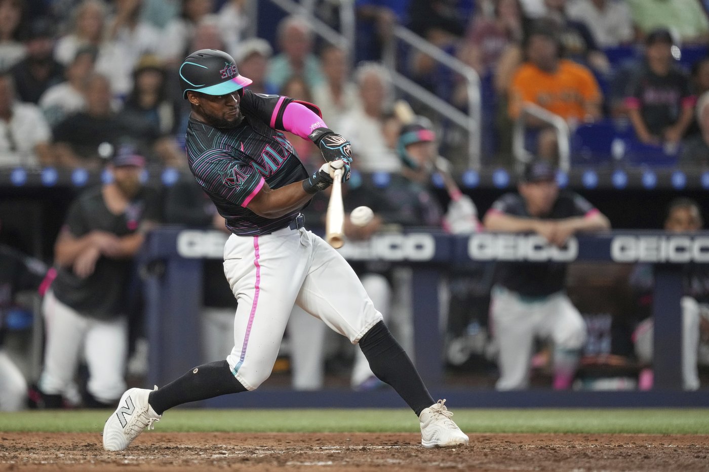 Otto López's tie-breaking two-run double in 8th lifts Marlins to 3-1 win over Royals | iNFOnews.ca Otto López's tie-breaking two-run double in 8th lifts Marlins to 3-1 win over Royals | iNFOnews.ca