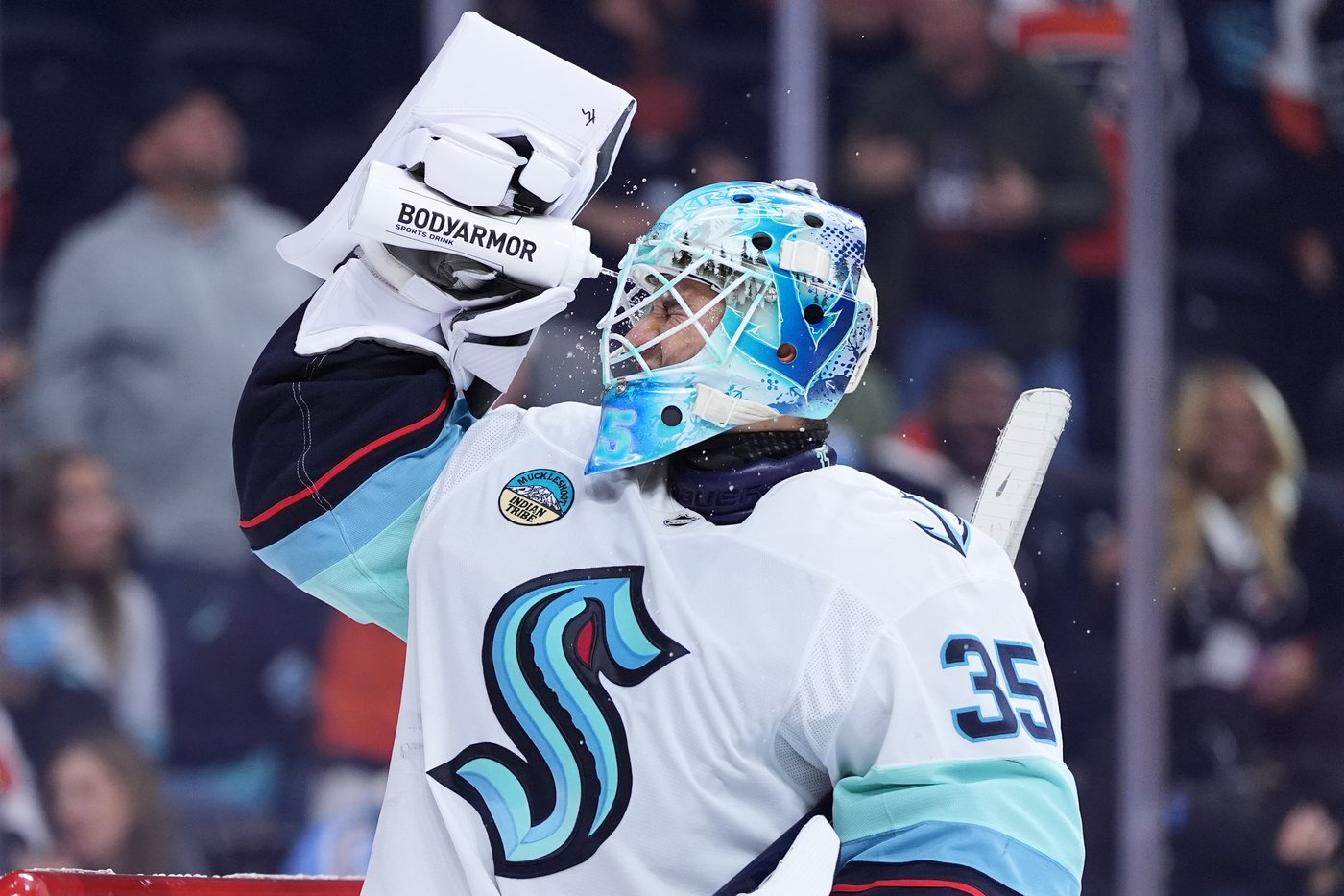 Tippett scores two goals as Flyers beat Kraken 5-2 | iNFOnews.ca