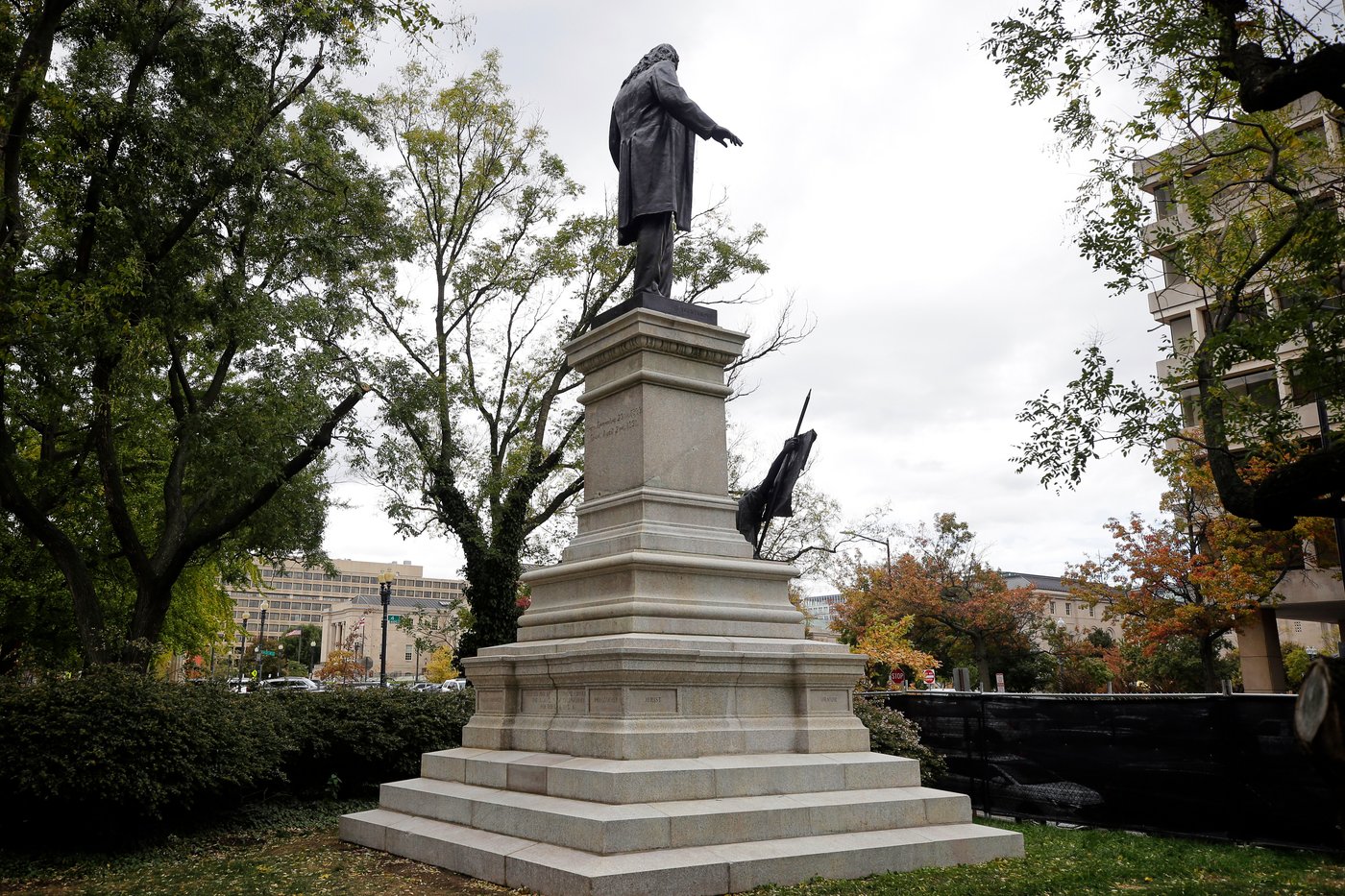 A Confederate statue is restored as part of Trump's efforts to reshape how history is told | iNFOnews.ca