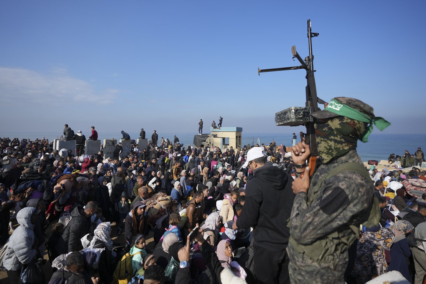 Palestinians celebrate their return to northern Gaza after 15 months of war | iNFOnews.ca