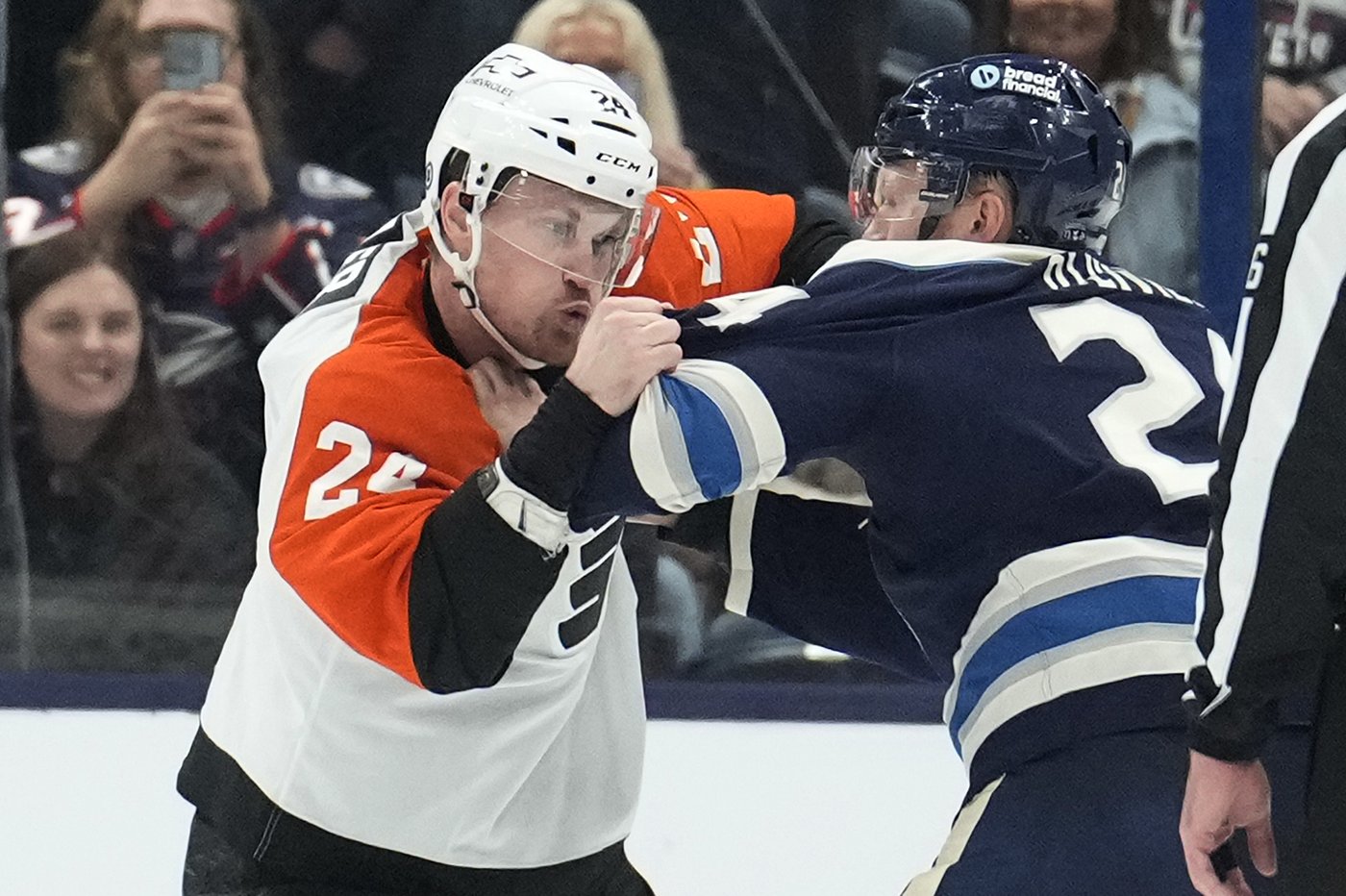 Flyers snap a 3-game skid with their 1st victory in December, beating the Blue Jackets 5-3 | iNFOnews.ca