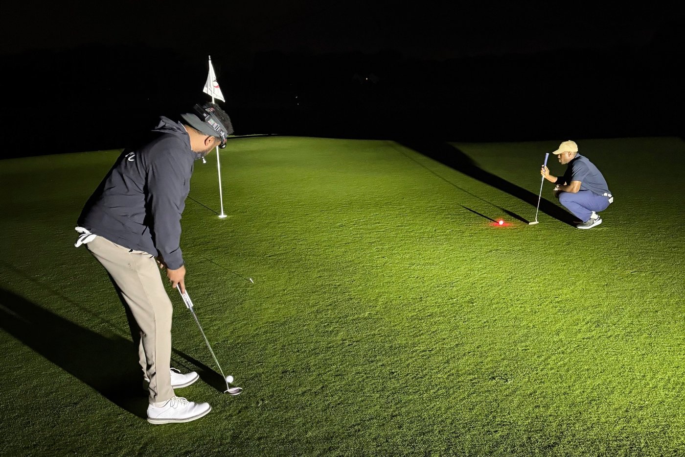 Flashlights and glowing golf balls. How a NY man played for 35 hours in quest for world record | iNFOnews.ca Flashlights and glowing golf balls. How a NY man played for 35 hours in quest for world record | iNFOnews.ca