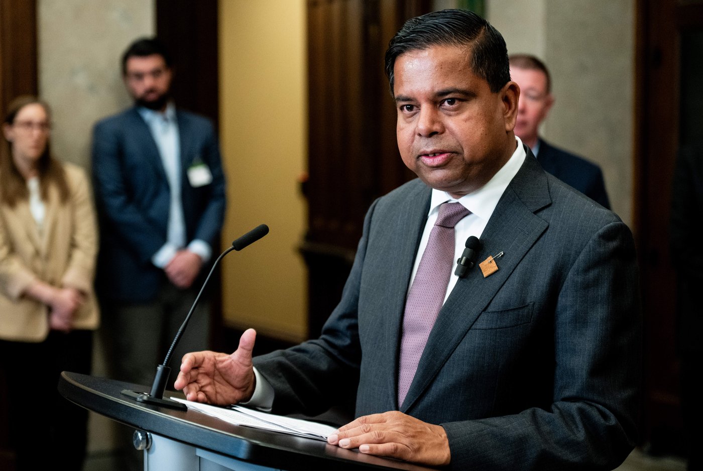 Minister apologizes for government's handling of First Nations' money in 1800s | iNFOnews.ca Minister apologizes for government's handling of First Nations' money in 1800s | iNFOnews.ca