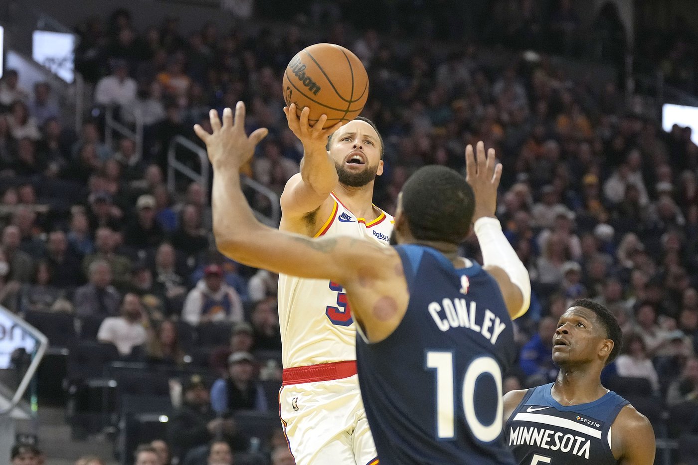Stephen Curry scores 30 and dishes out eight assists as Warriors beat Timberwolves 114-106 | iNFOnews.ca Stephen Curry scores 30 and dishes out eight assists as Warriors beat Timberwolves 114-106 | iNFOnews.ca