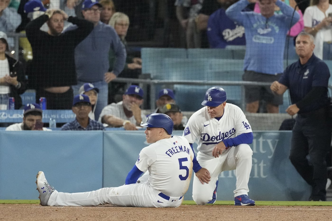 Dodgers rally with 5 runs in 7th and beat Padres 7-2 to clinch 11th NL West title in 12 years | iNFOnews.ca Dodgers rally with 5 runs in 7th and beat Padres 7-2 to clinch 11th NL West title in 12 years | iNFOnews.ca