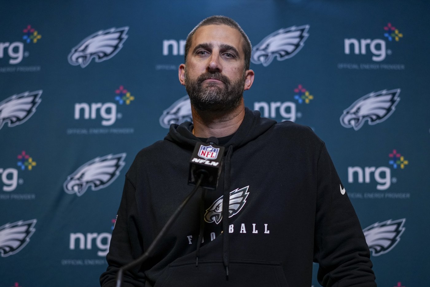 Eagles QB Hurts' mismatched cleats and stout performance puts Bengals in knots | iNFOnews.ca Eagles QB Hurts' mismatched cleats and stout performance puts Bengals in knots | iNFOnews.ca