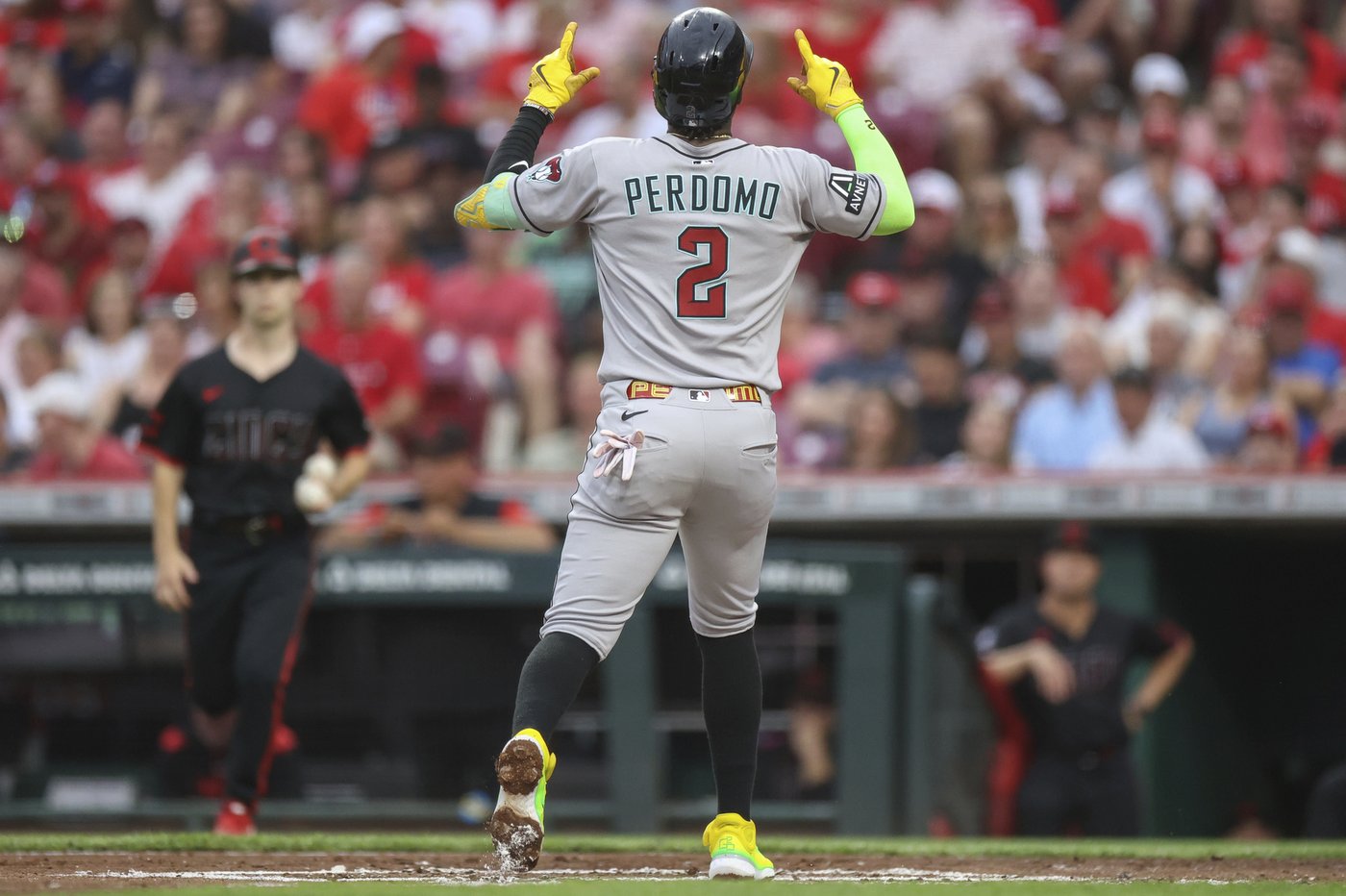 D-backs and Reds suspended after 6 innings by rain, will resume Saturday | iNFOnews.ca