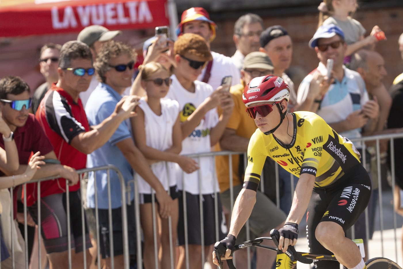 Gaudu takes right line to Vuelta stage win on tough day for overall leader Vingegaard | iNFOnews.ca