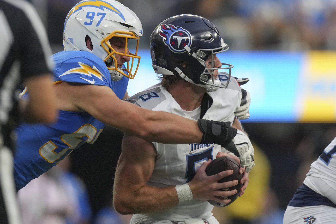 Overturned defensive touchdown is just the latest break to go against struggling Titans | iNFOnews.ca Overturned defensive touchdown is just the latest break to go against struggling Titans | iNFOnews.ca