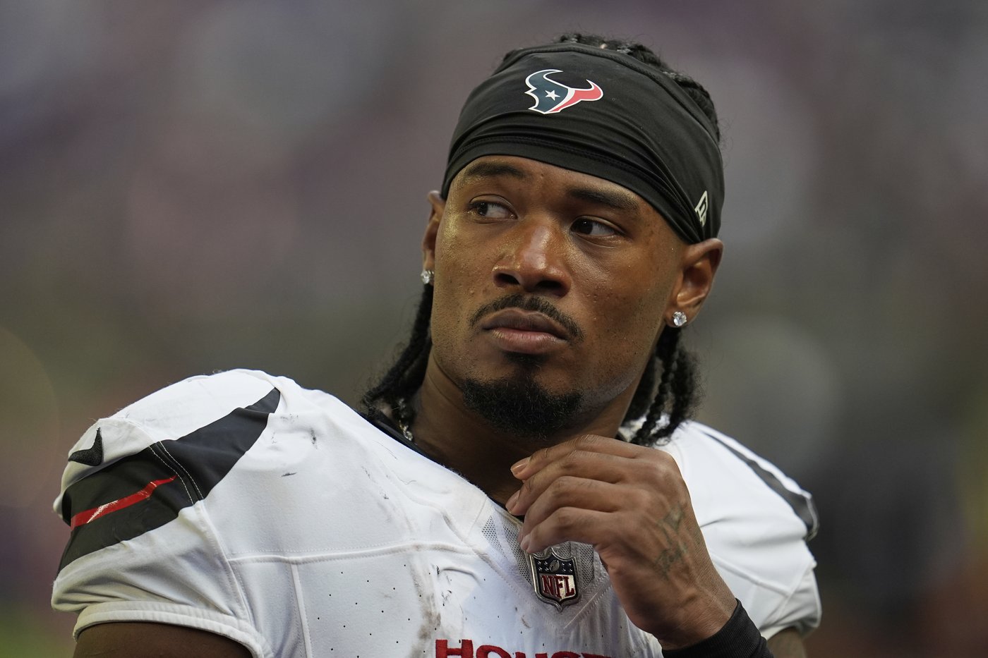 Eagles get receiver John Metchie III from Texans for tight end Harrison Bryant, AP source says | iNFOnews.ca