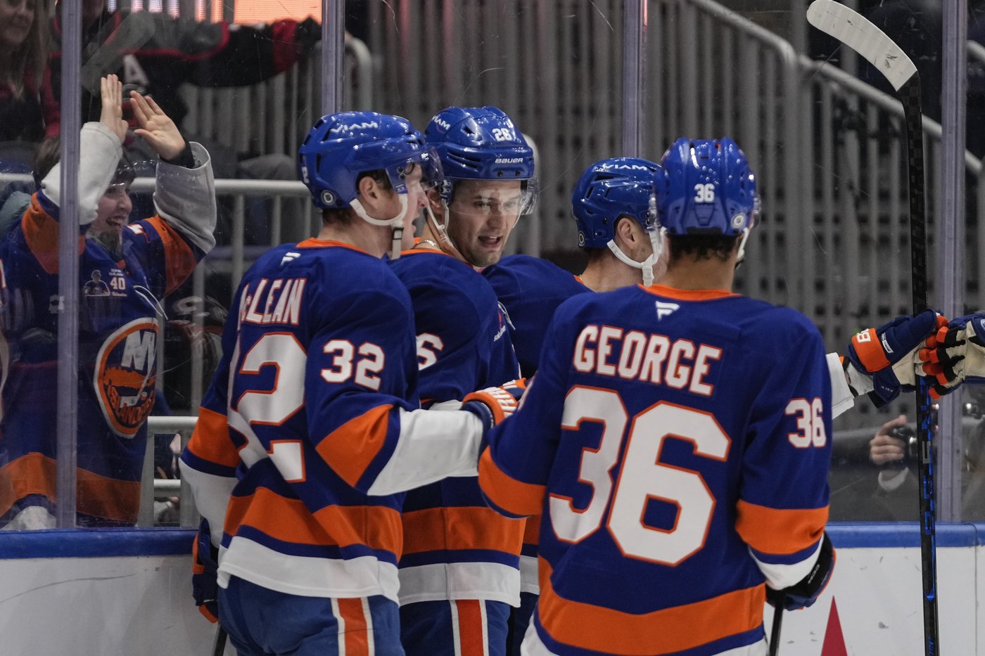 Pageau, Horvat lead Islanders to 4-3 win over Hurricanes | iNFOnews.ca Pageau, Horvat lead Islanders to 4-3 win over Hurricanes | iNFOnews.ca