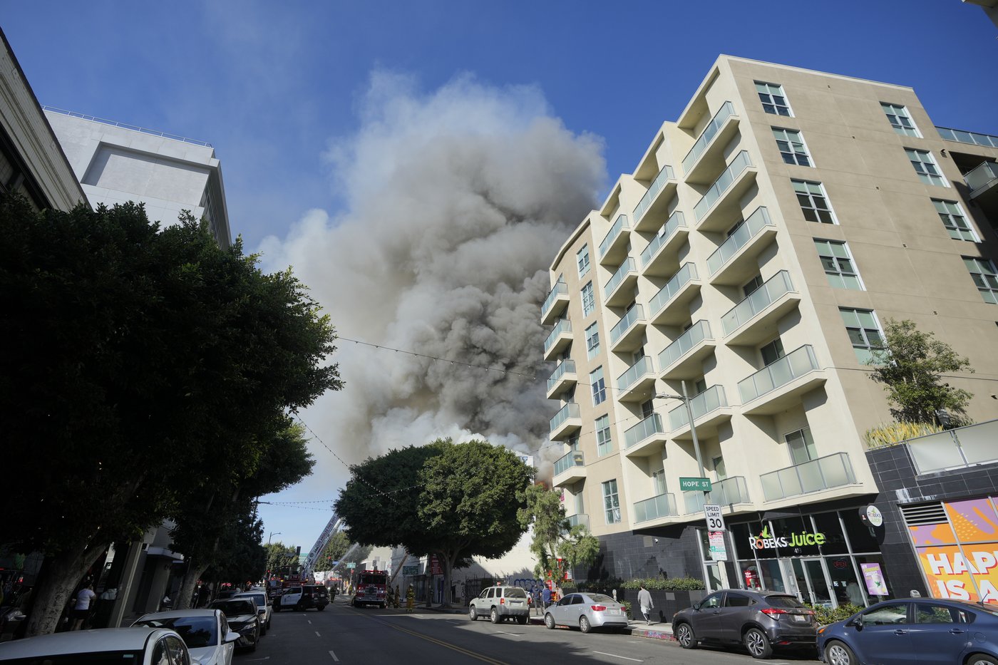 'Morrison Hotel' made famous by The Doors goes up in flames in LA | iNFOnews.ca