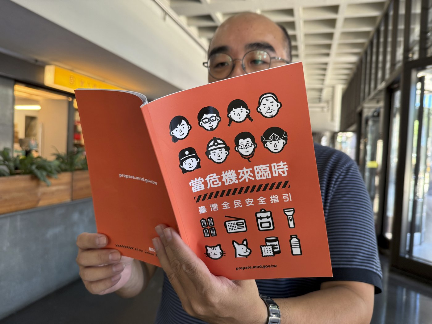 Taiwan's new civil defense handbook aims to boost public readiness as China tensions persist | iNFOnews.ca Taiwan's new civil defense handbook aims to boost public readiness as China tensions persist | iNFOnews.ca