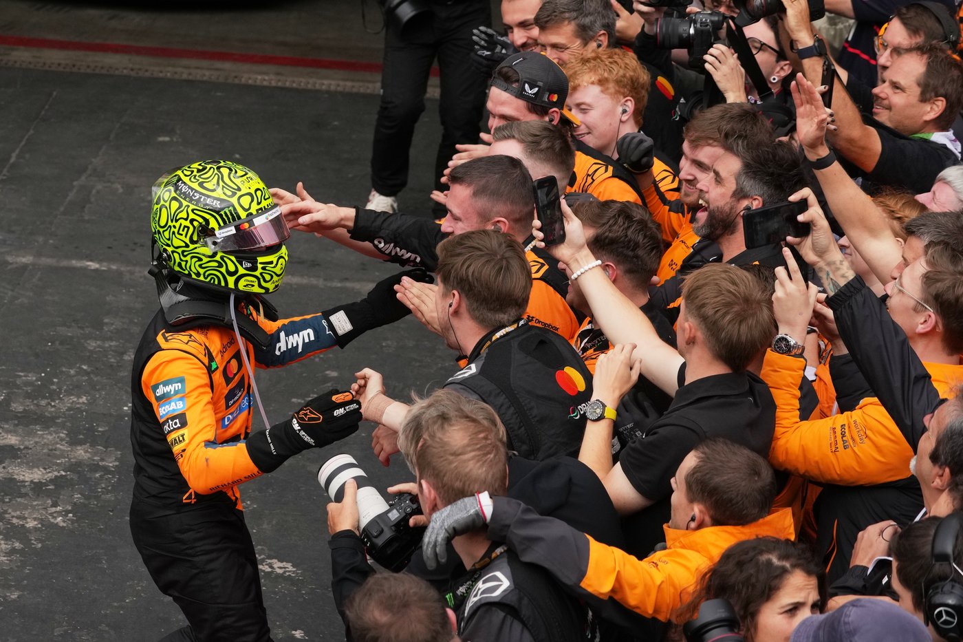 Norris wins Formula 1's Brazilian Grand Prix to extend his lead with 3 races left | iNFOnews.ca Norris wins Formula 1's Brazilian Grand Prix to extend his lead with 3 races left | iNFOnews.ca