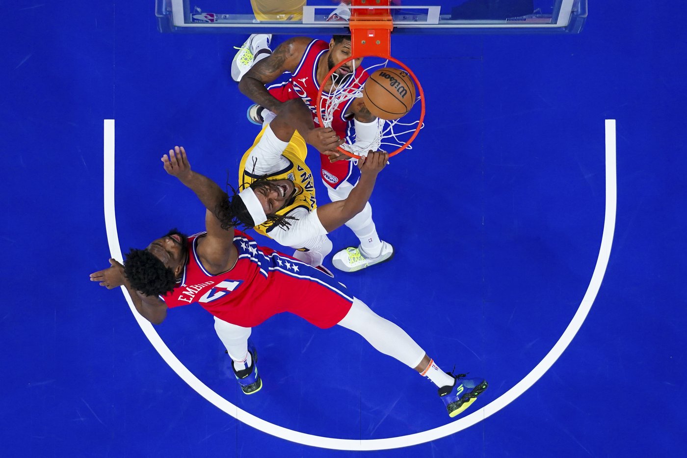 Joel Embiid sustains sinus fracture fighting for rebound, misses 2nd half of 76ers' loss to Pacers | iNFOnews.ca Joel Embiid sustains sinus fracture fighting for rebound, misses 2nd half of 76ers' loss to Pacers | iNFOnews.ca