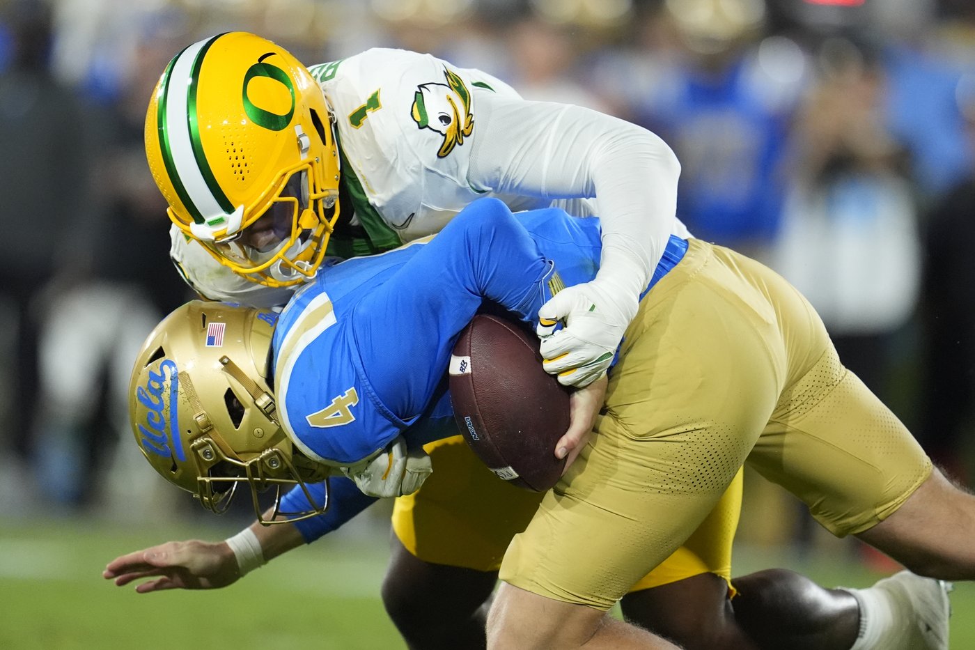 Dillon Gabriel throws for 3 TDs as No. 8 Oregon beats UCLA 34-13 in first Big Ten game | iNFOnews.ca Dillon Gabriel throws for 3 TDs as No. 8 Oregon beats UCLA 34-13 in first Big Ten game | iNFOnews.ca