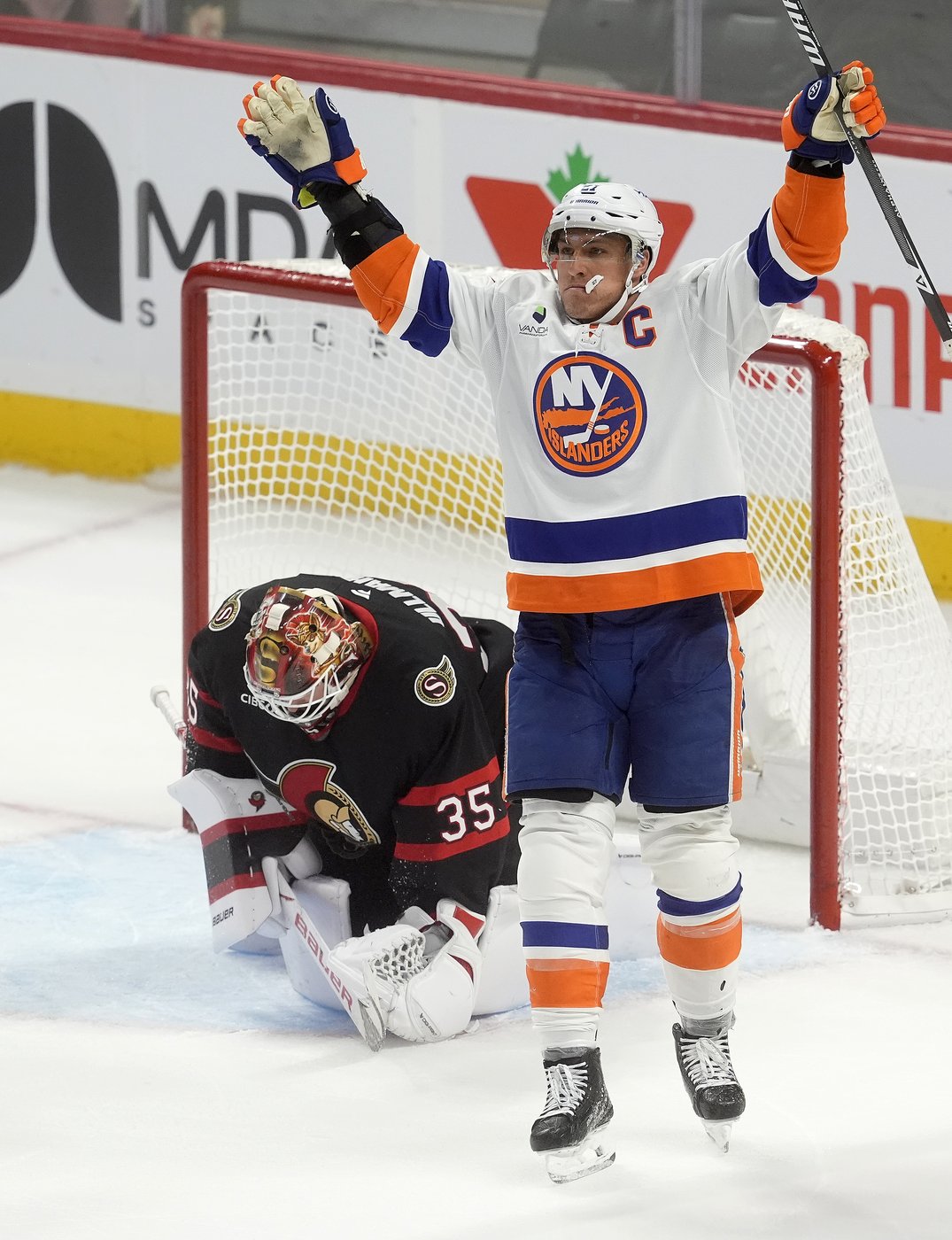 Islanders top Senators 5-4 behind Lee's late game-winner | iNFOnews.ca