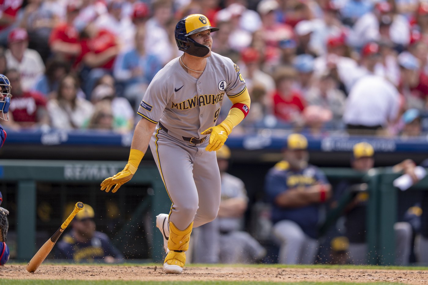 Bauers' pinch-hit 2-run double helps Brewers extend winning streak to 7 with sweep of Phillies | iNFOnews.ca