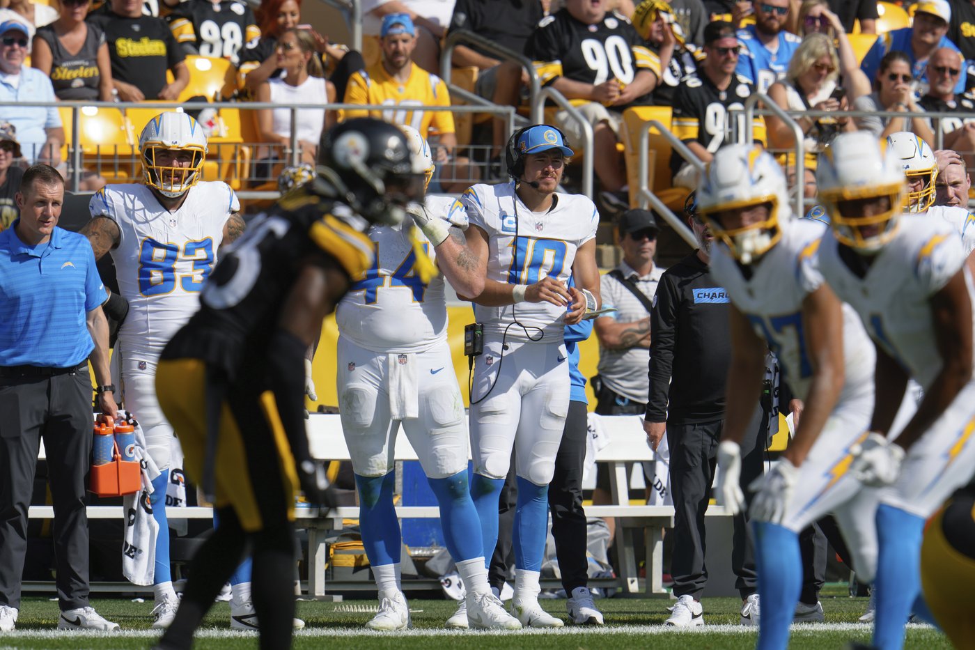 Chargers QB Justin Herbert's bid to play on a balky right ankle ends with an early exit | iNFOnews.ca