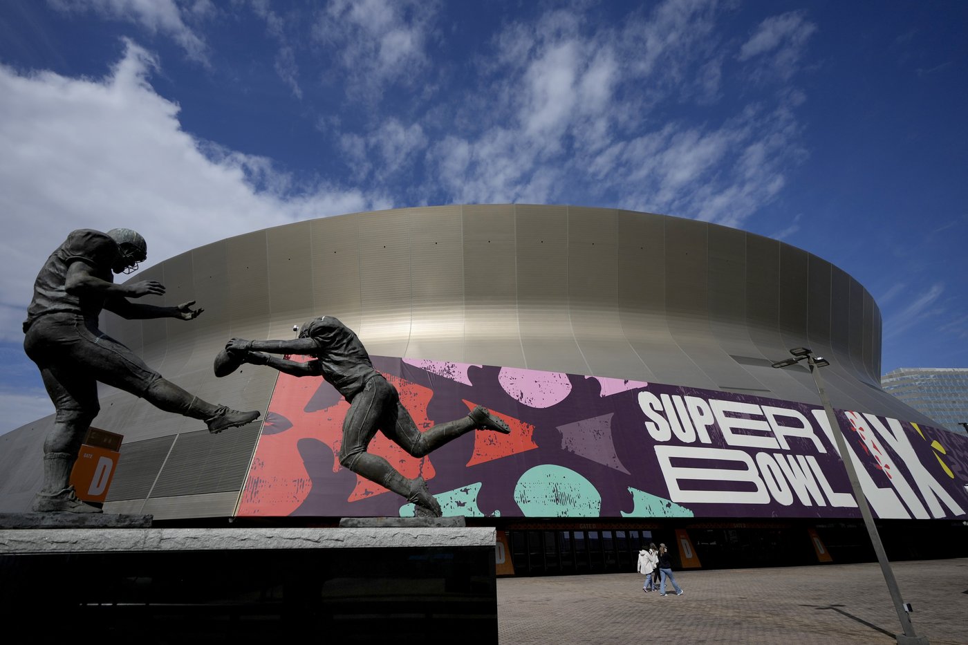 Super Bowl prices are down this year. StubHub explains why | iNFOnews.ca