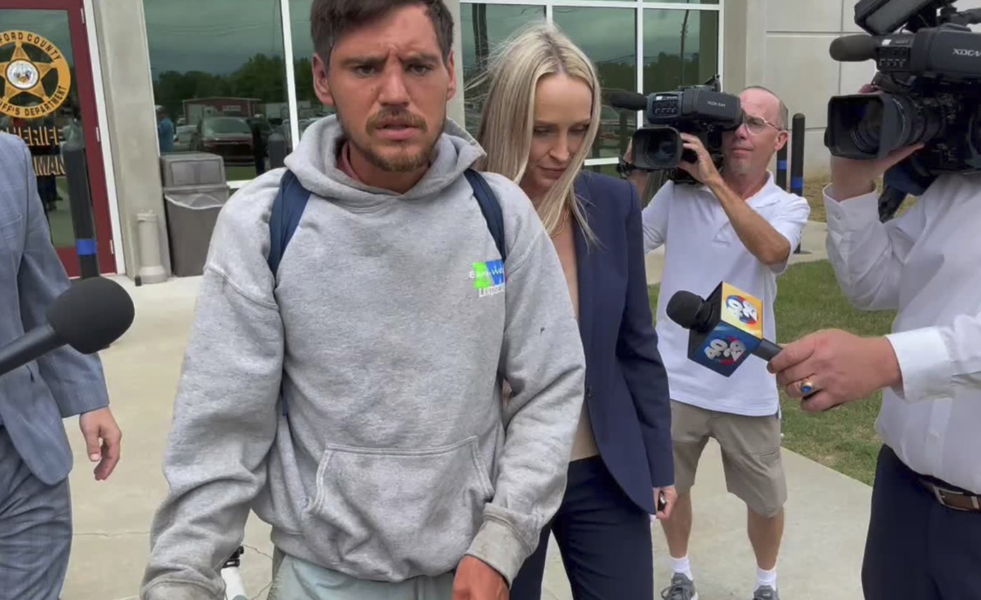 A former Arkansas deputy is sentenced for a charge stemming from a violent arrest caught on video | iNFOnews.ca