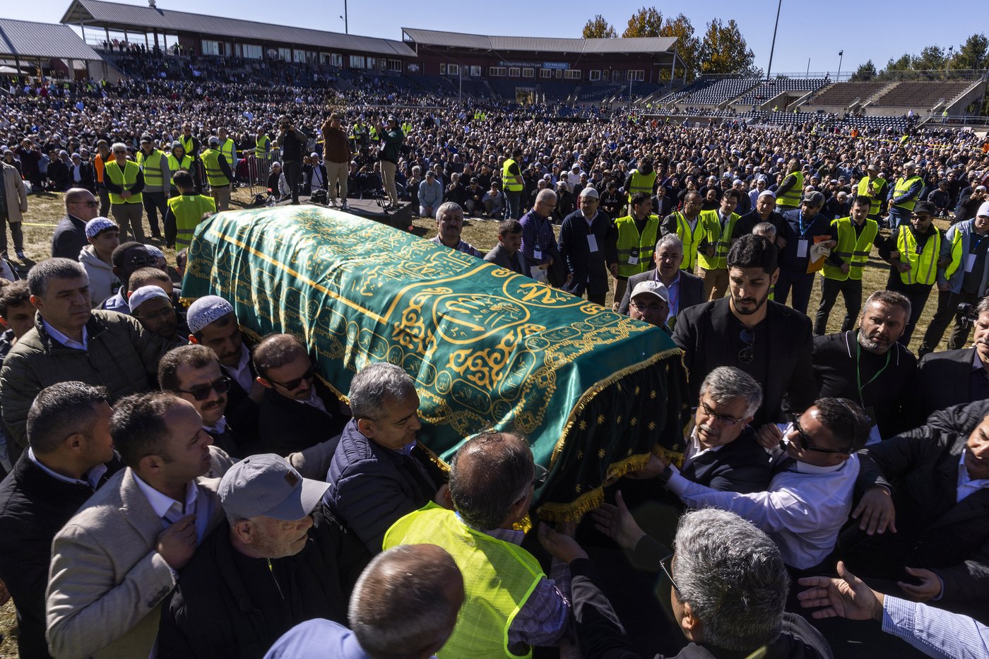 Thousands mourn Fethullah Gülen, a Turkish spiritual leader who died in the US | iNFOnews.ca Thousands mourn Fethullah Gülen, a Turkish spiritual leader who died in the US | iNFOnews.ca