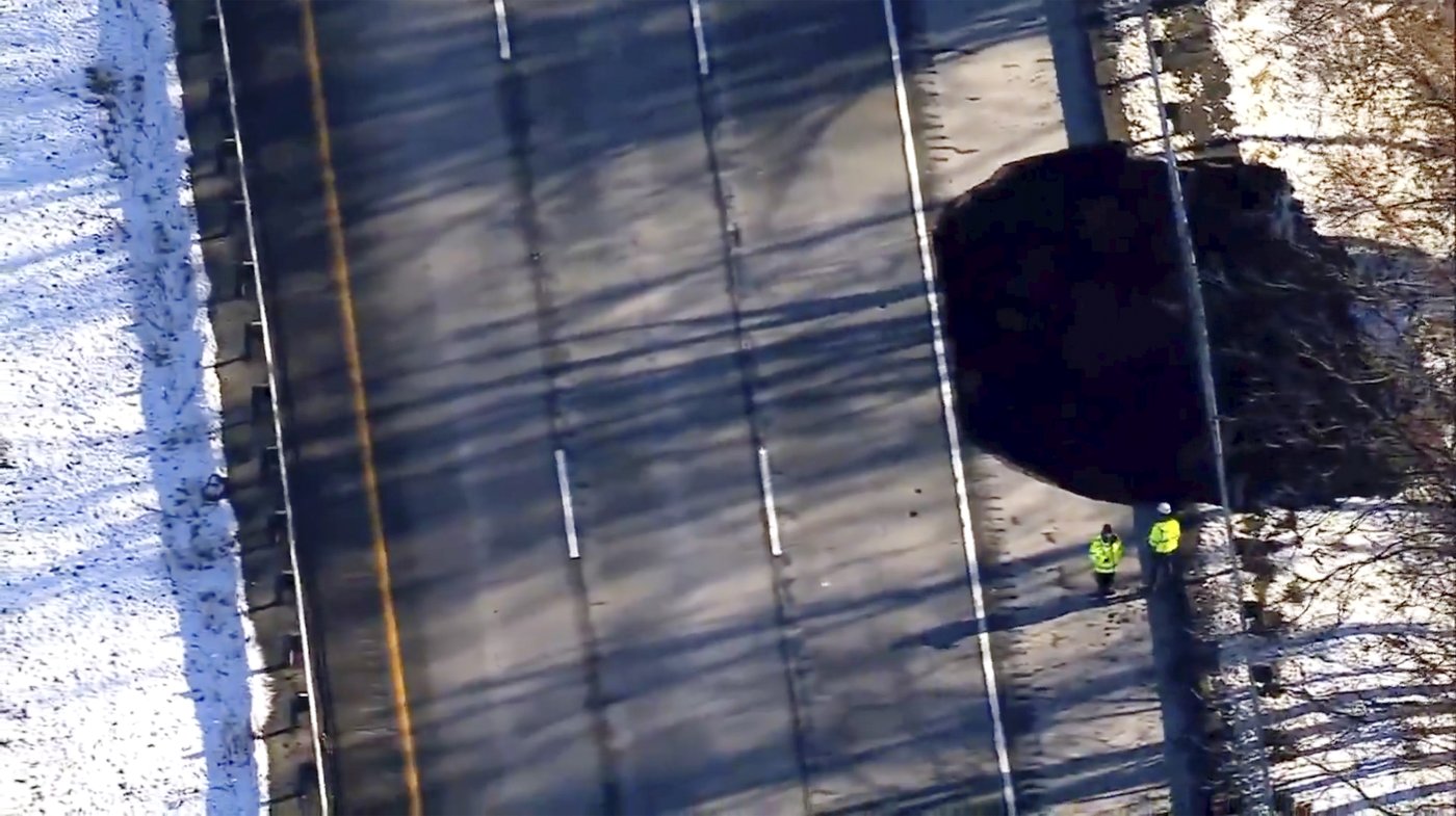 Sinkhole in New Jersey keeps I-80 closed after a section collapses into an abandoned mine | iNFOnews.ca
