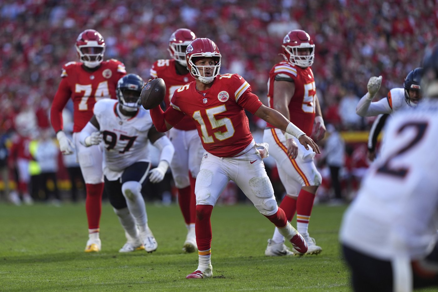 Chiefs block Broncos' potential winner as time expires, hold on for 16-14 win to remain perfect | iNFOnews.ca Chiefs block Broncos' potential winner as time expires, hold on for 16-14 win to remain perfect | iNFOnews.ca