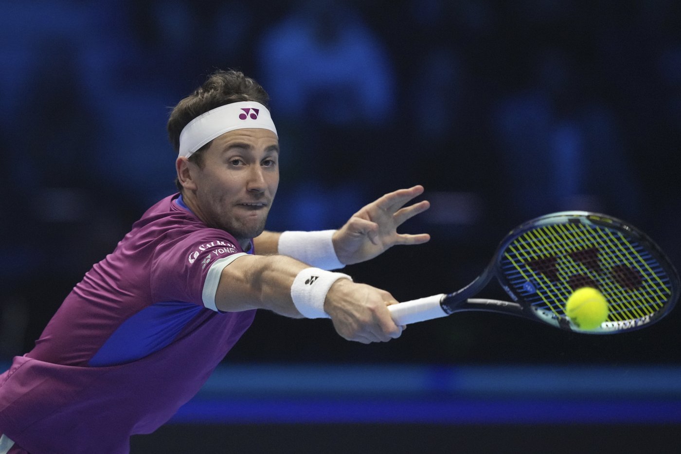 Alcaraz overcomes physical issues to move back into contention at ATP Finals. Zverev wins again | iNFOnews.ca