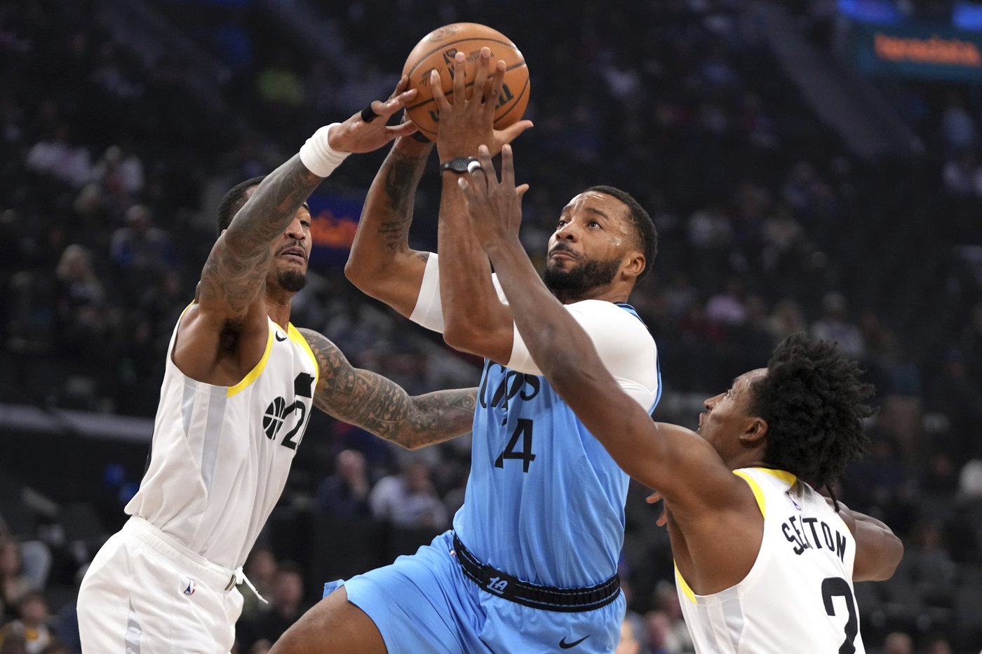 Harden passes Allen for No. 2 spot on NBA's 3-point list, Clippers beat Jazz 116-105 | iNFOnews.ca