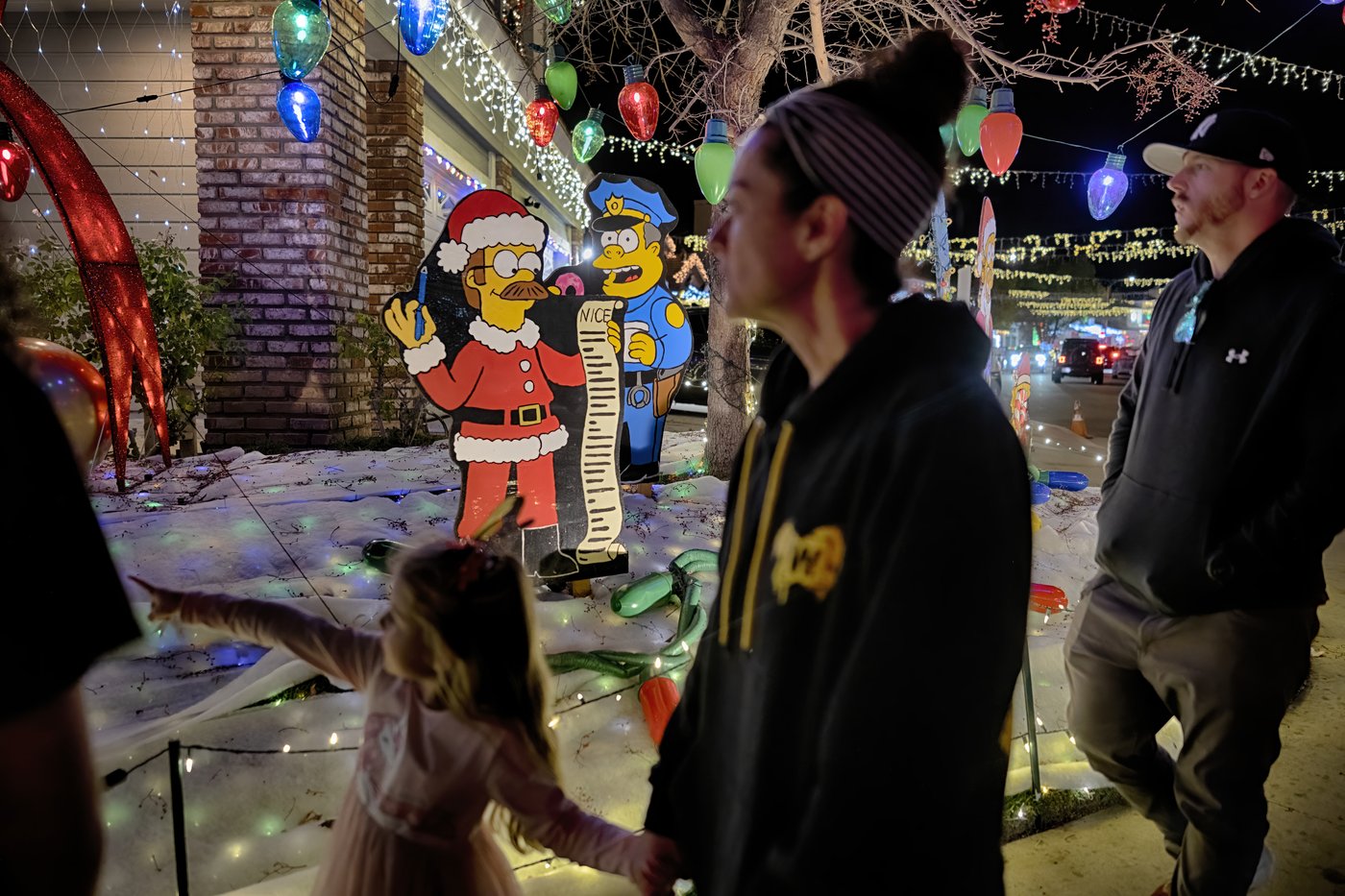 Elaborate holiday light displays are making spirits bright in a big way | iNFOnews.ca