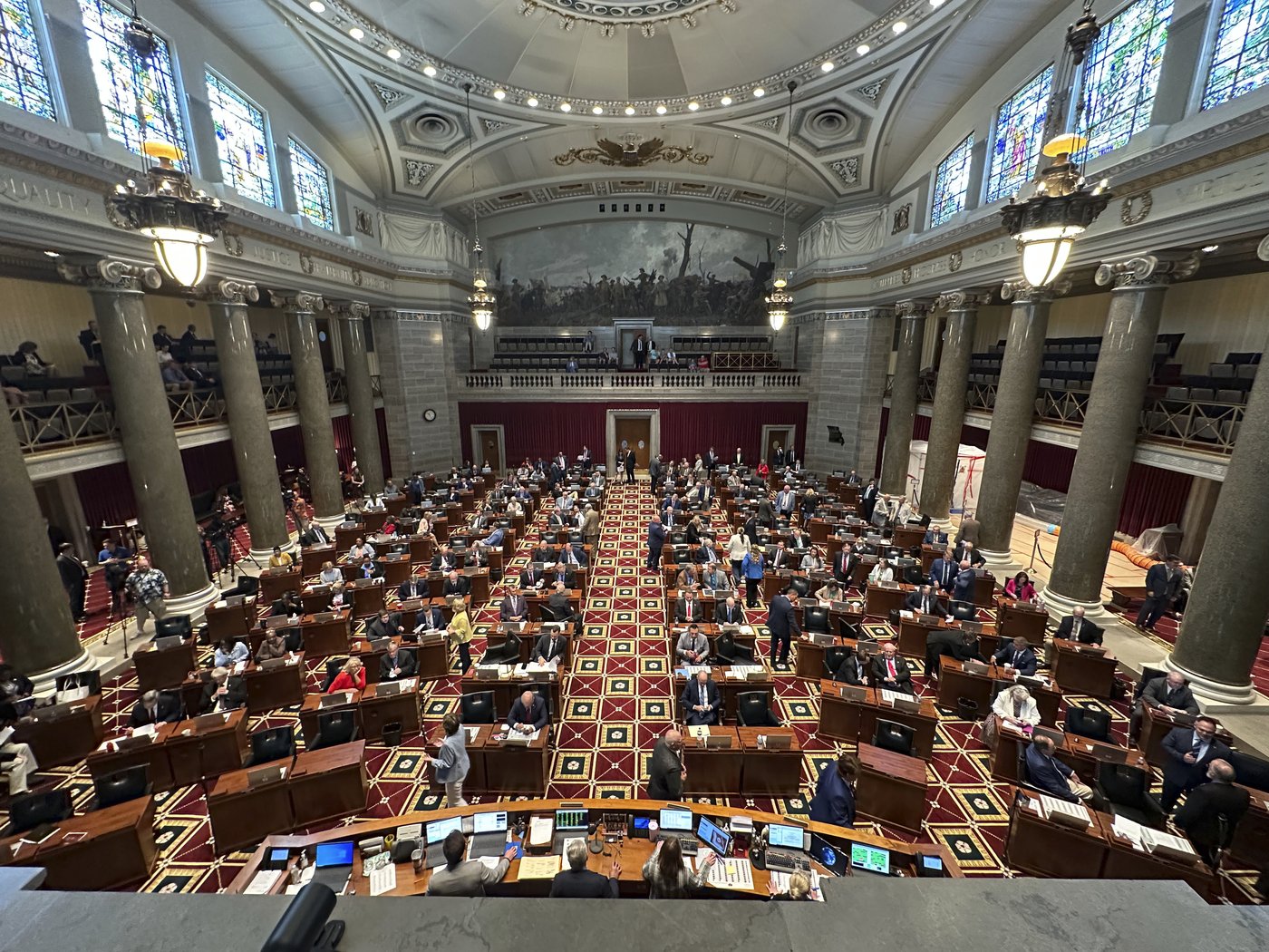 Missouri approves stadium aid for Kansas City Chiefs and Royals and disaster relief for St. Louis | iNFOnews.ca