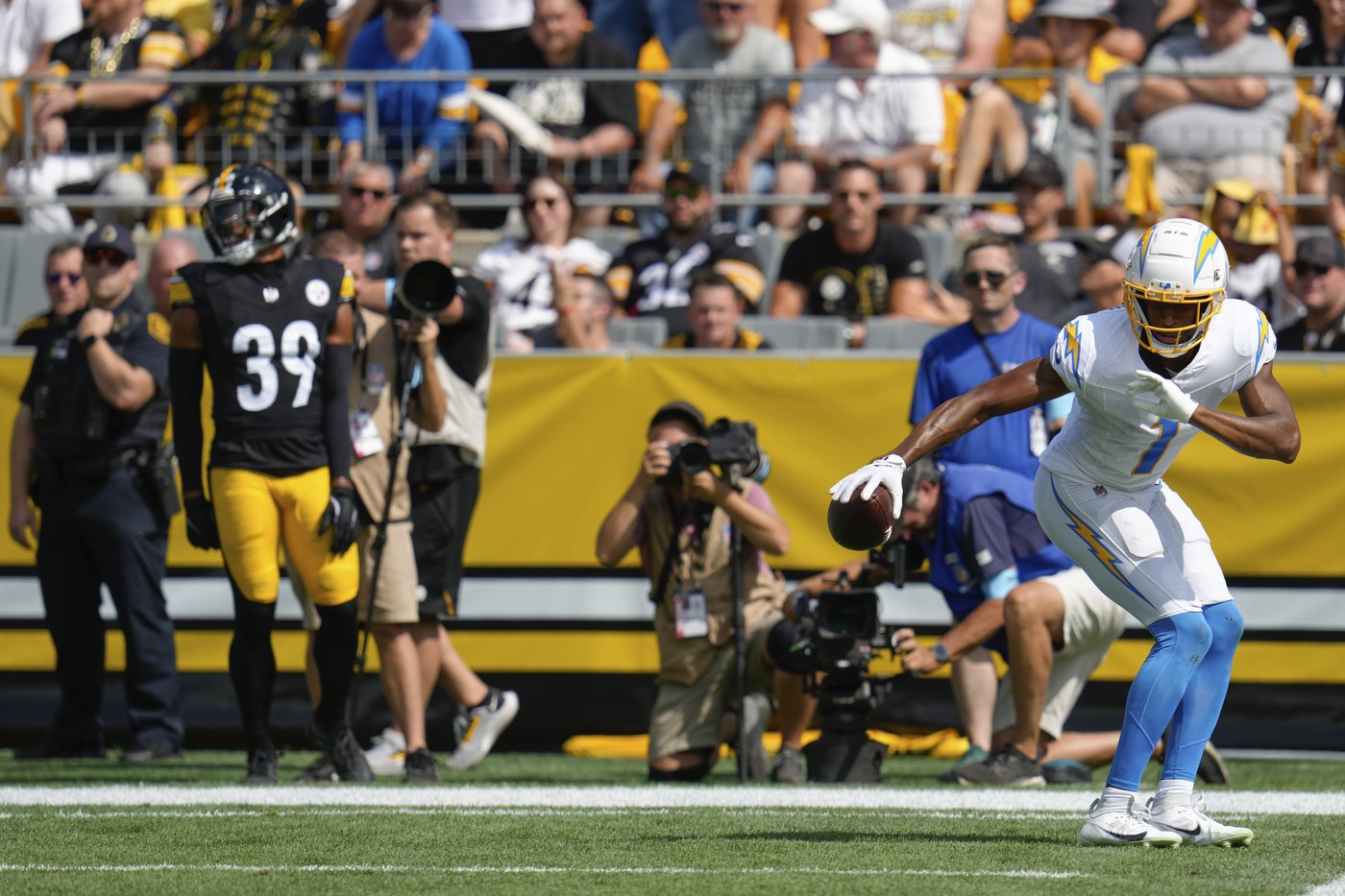 Chiefs seek to continue winning ways, road streak against Chargers | iNFOnews.ca Chiefs seek to continue winning ways, road streak against Chargers | iNFOnews.ca