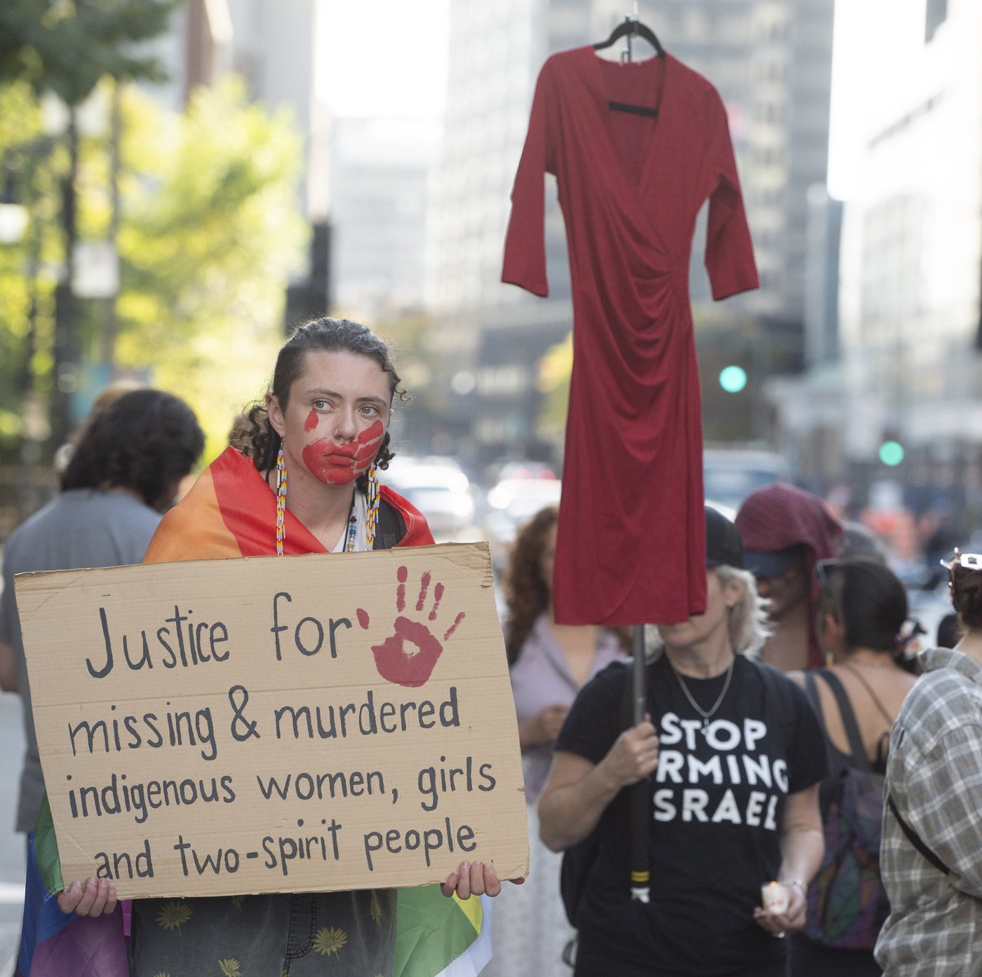 Montrealers gather to honour missing and murdered Indigenous women and girls | iNFOnews.ca