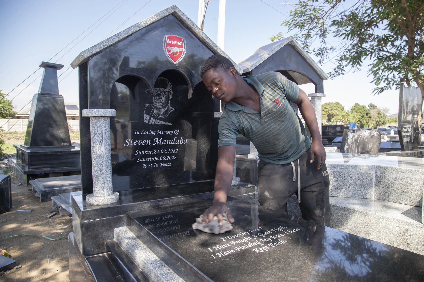 It's the holidays in Zimbabwe. Time to celebrate by unveiling a family tombstone | iNFOnews.ca It's the holidays in Zimbabwe. Time to celebrate by unveiling a family tombstone | iNFOnews.ca