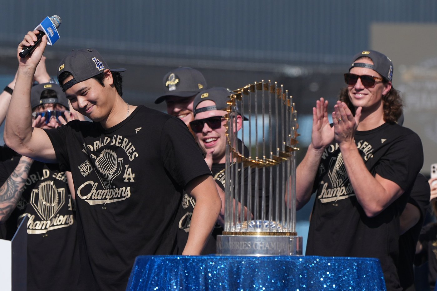 Top photos from the World Series parade in Los Angeles | iNFOnews.ca