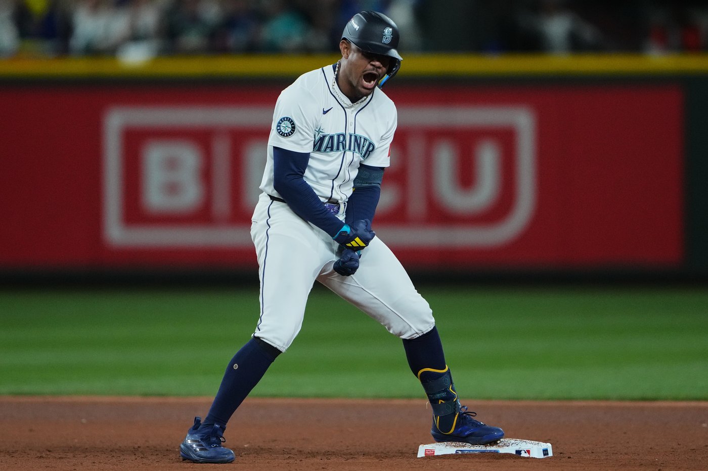 Julio Rodríguez lifts Mariners over Tigers 3-2, Seattle takes Game 2 of ALDS to even series | iNFOnews.ca