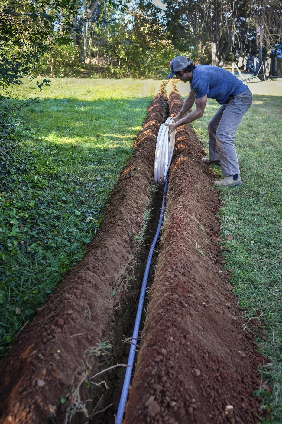 After hurricane, with no running water, residents organize to meet a basic need | iNFOnews.ca