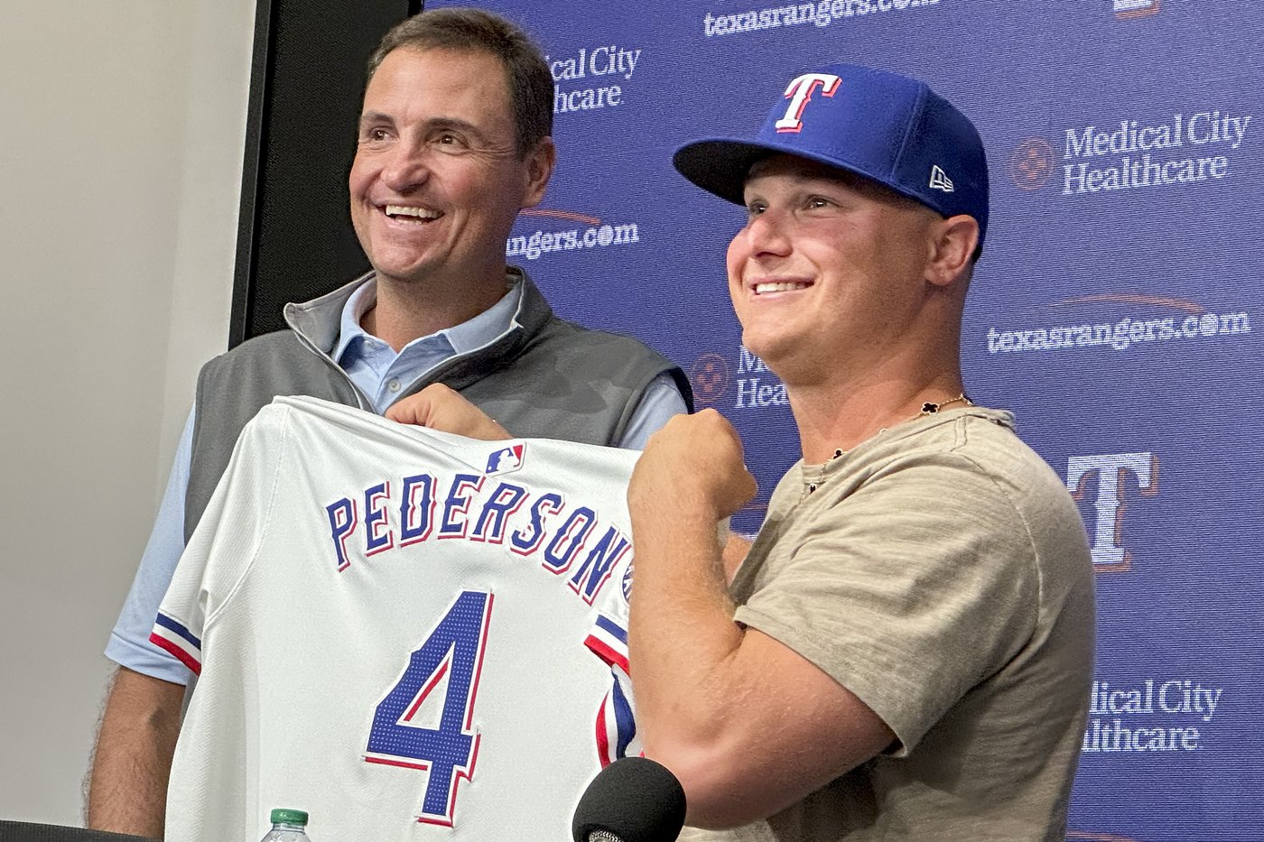 Joc Pederson gets $5.5 million signing bonus as part of $37 million, 2-year deal with Rangers | iNFOnews.ca Joc Pederson gets $5.5 million signing bonus as part of $37 million, 2-year deal with Rangers | iNFOnews.ca