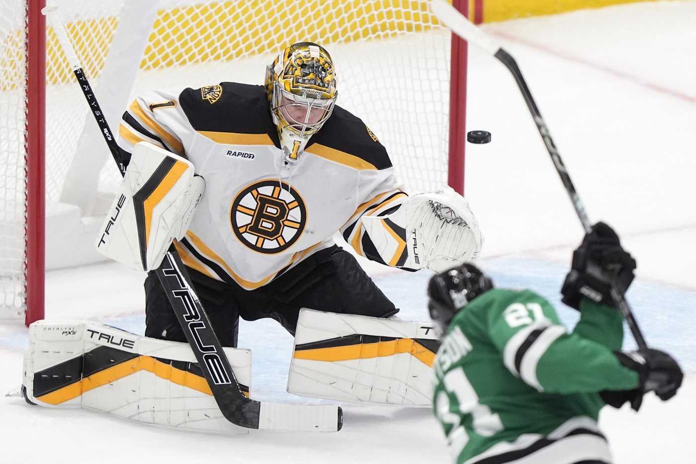 Dadonov scores 2 goals, including a penalty shot, as the Stars beat the Bruins 7-2 | iNFOnews.ca Dadonov scores 2 goals, including a penalty shot, as the Stars beat the Bruins 7-2 | iNFOnews.ca