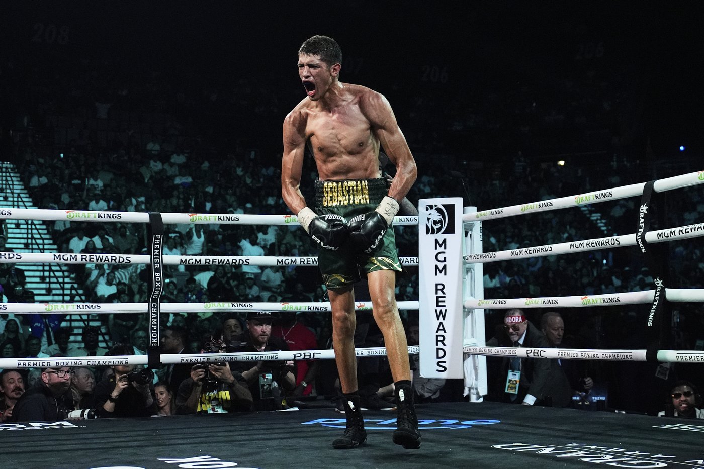 Pacquiao's comeback falls short as Barrios retains WBC welterweight title in majority draw | iNFOnews.ca Pacquiao's comeback falls short as Barrios retains WBC welterweight title in majority draw | iNFOnews.ca
