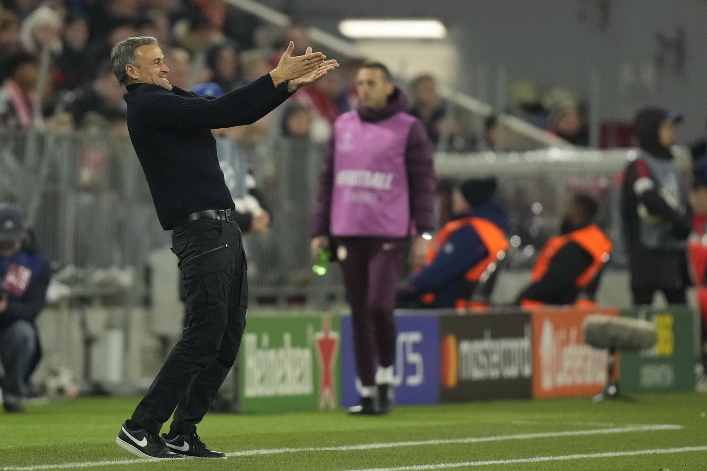 Goalkeeping blunders continue to hurt PSG in a difficult Champions League campaign | iNFOnews.ca Goalkeeping blunders continue to hurt PSG in a difficult Champions League campaign | iNFOnews.ca