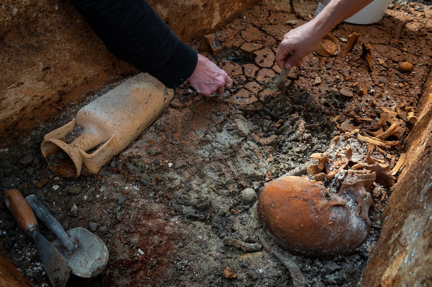 Archaeologists lift the lid on a 1,700-year-old Roman sarcophagus hidden beneath Budapest | iNFOnews.ca