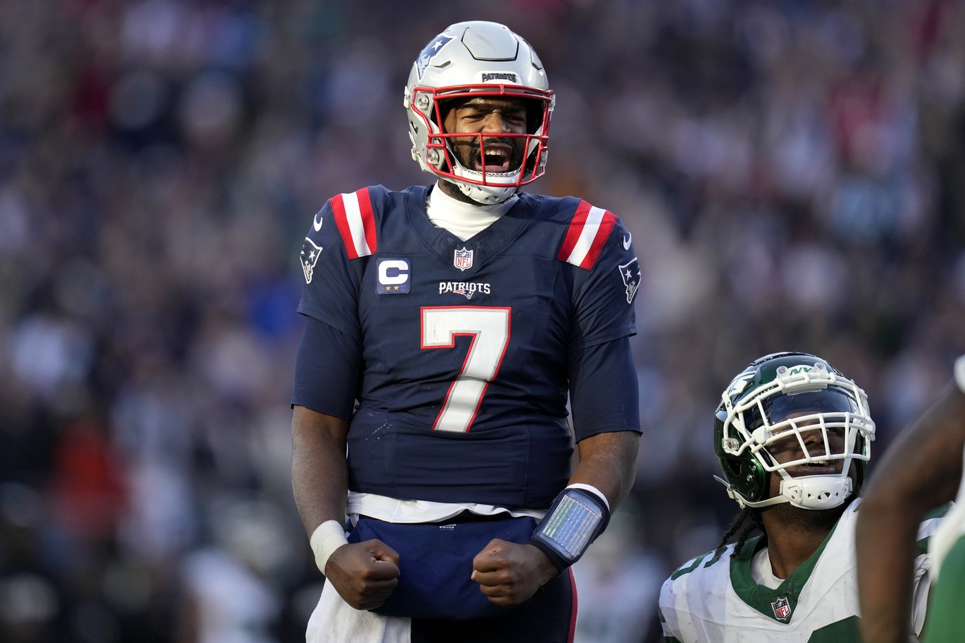 Patriots can't quite celebrate victory over Jets with QB Maye in concussion protocol | iNFOnews.ca Patriots can't quite celebrate victory over Jets with QB Maye in concussion protocol | iNFOnews.ca