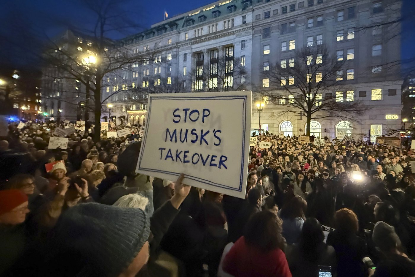 Anger, chaos and confusion take hold as federal workers face mass layoffs | iNFOnews.ca Anger, chaos and confusion take hold as federal workers face mass layoffs | iNFOnews.ca