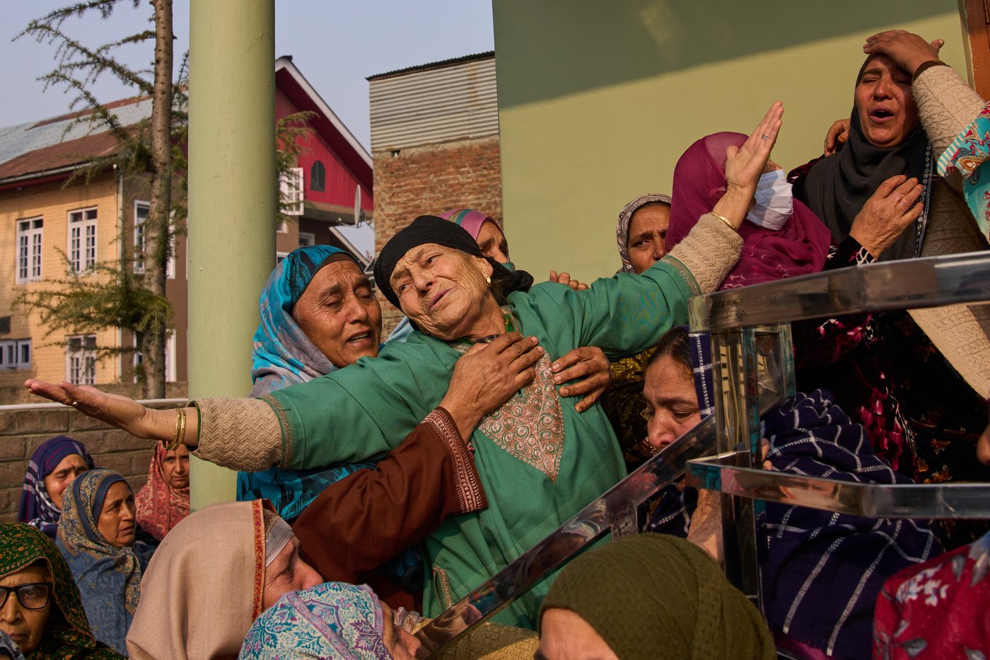 At least 9 killed and 32 injured in an explosion at an Indian-controlled Kashmir police station | iNFOnews.ca At least 9 killed and 32 injured in an explosion at an Indian-controlled Kashmir police station | iNFOnews.ca