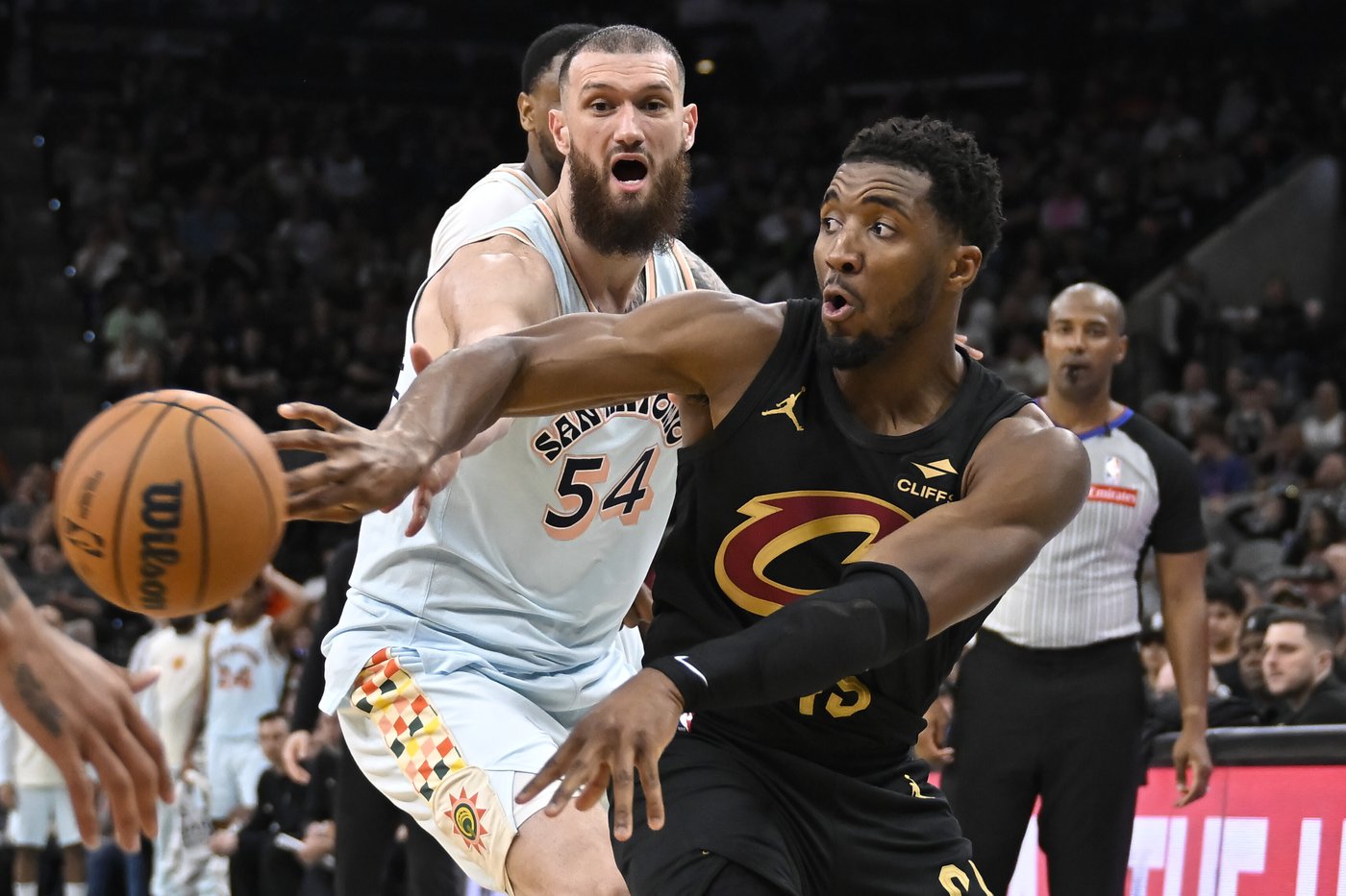 Cavaliers star Donovan Mitchell will miss Tuesday's game due to sprained left ankle | iNFOnews.ca