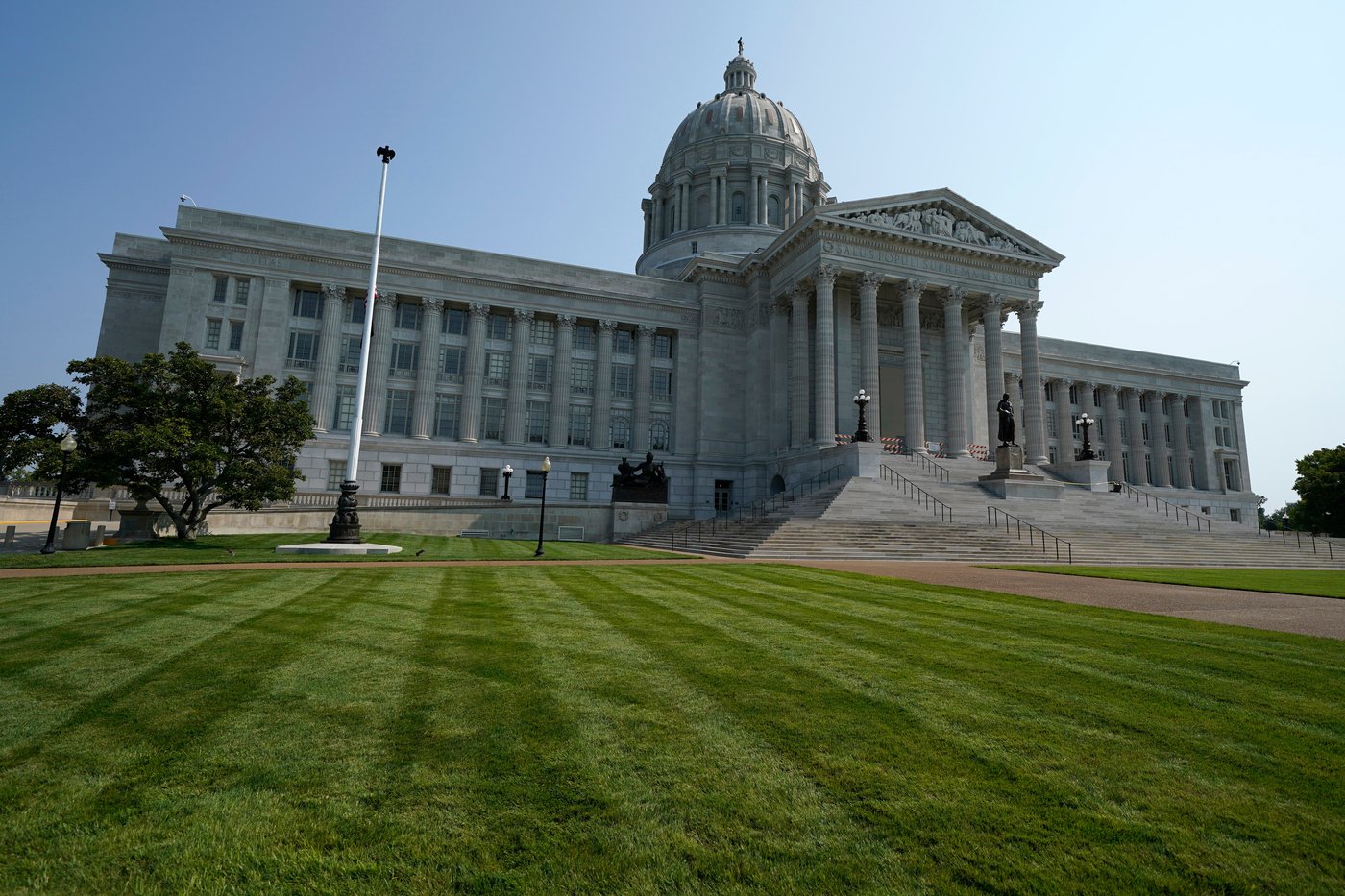 Missouri governor signs Trump-backed plan aimed at helping Republicans win another US House seat | iNFOnews.ca