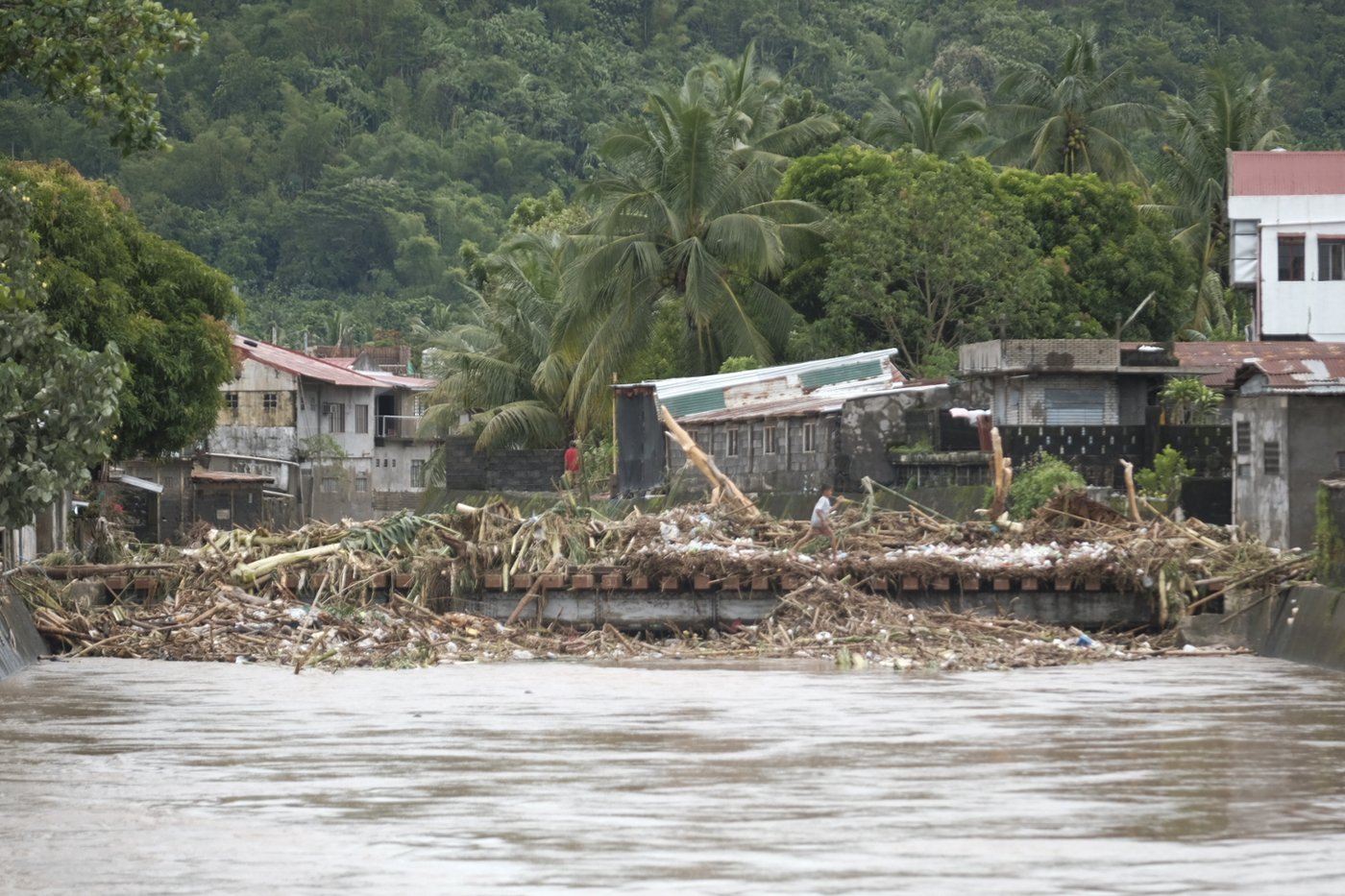 Floods in Philippines kill at least 9 and trap others on roofs as storm approaches | iNFOnews.ca Floods in Philippines kill at least 9 and trap others on roofs as storm approaches | iNFOnews.ca